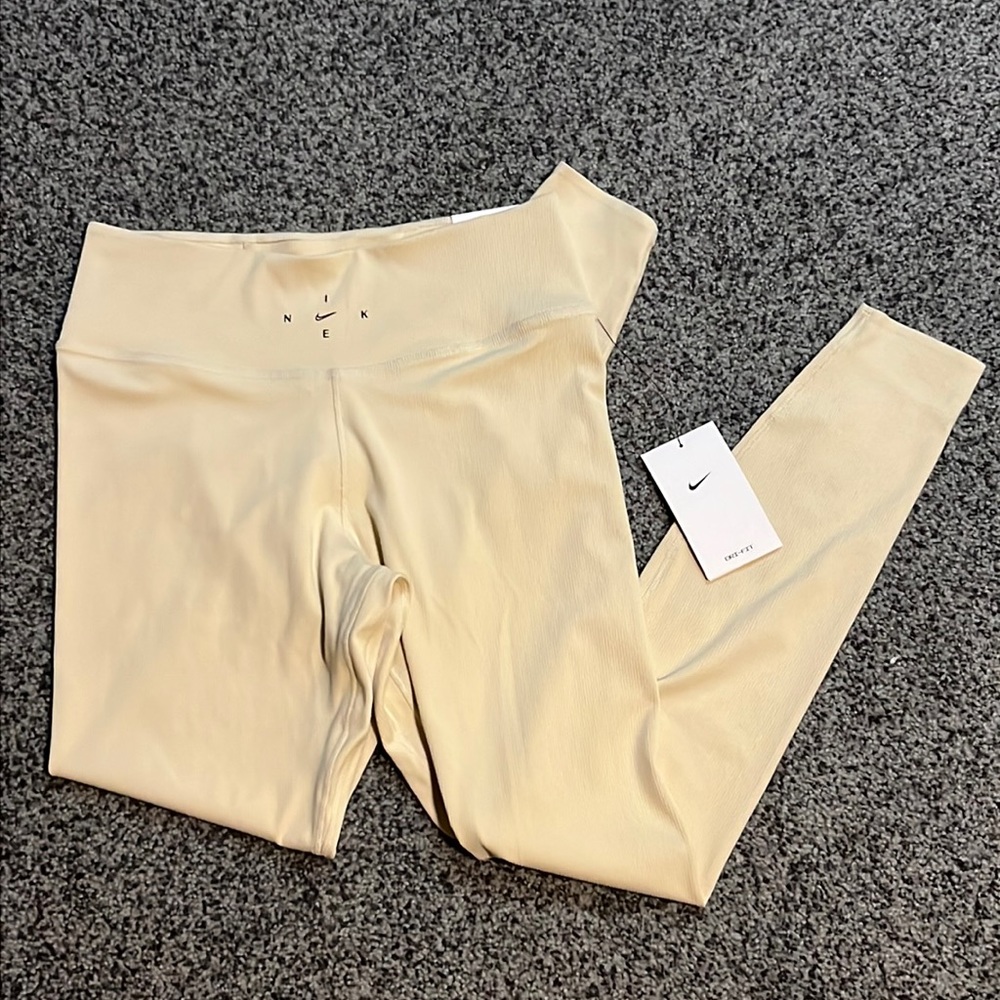 Nike One Luxe Tight Fit Ribbed Training Leggings Size Medium NWT